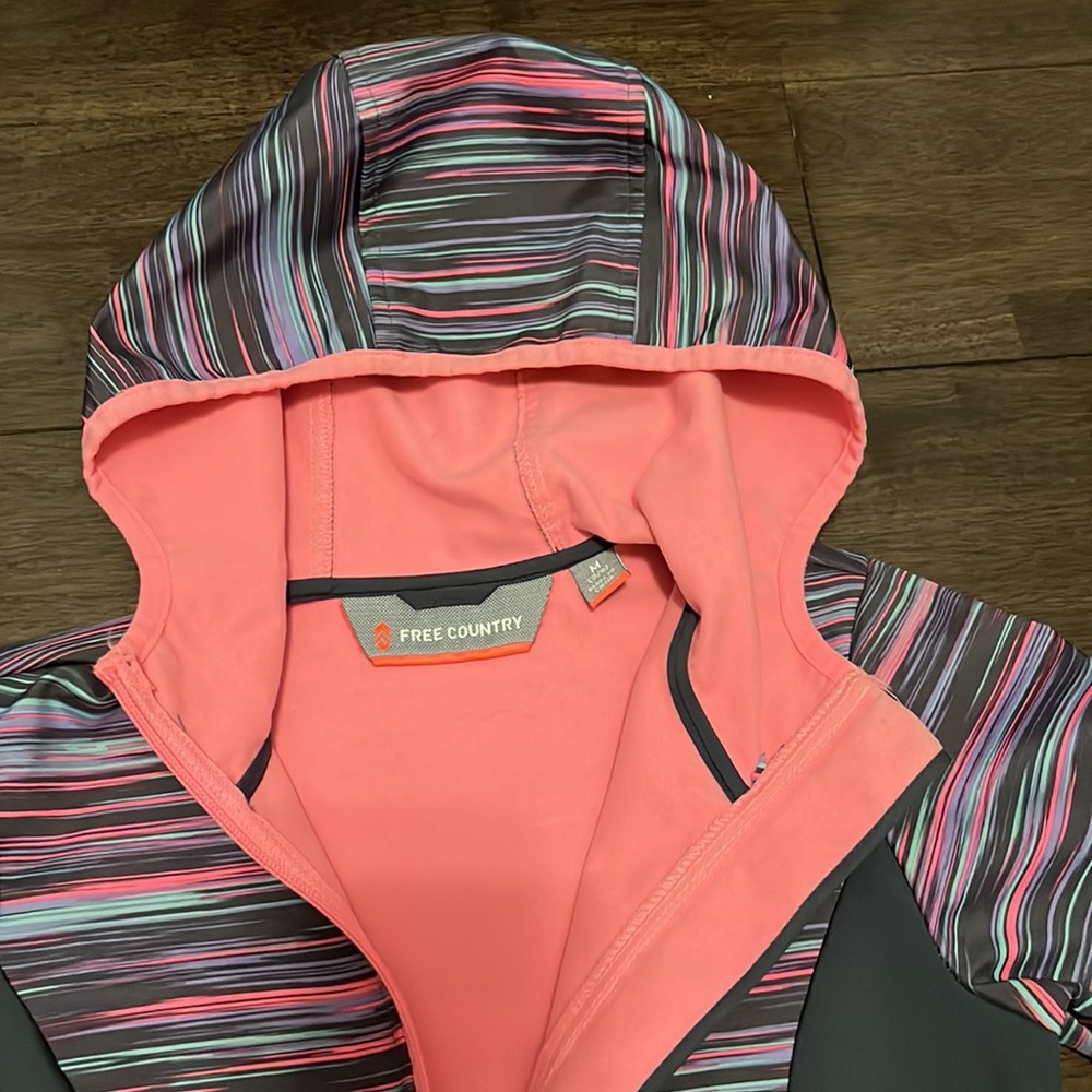 Free Country Girls Soft Shell Jacket. - Picture 3 of 5